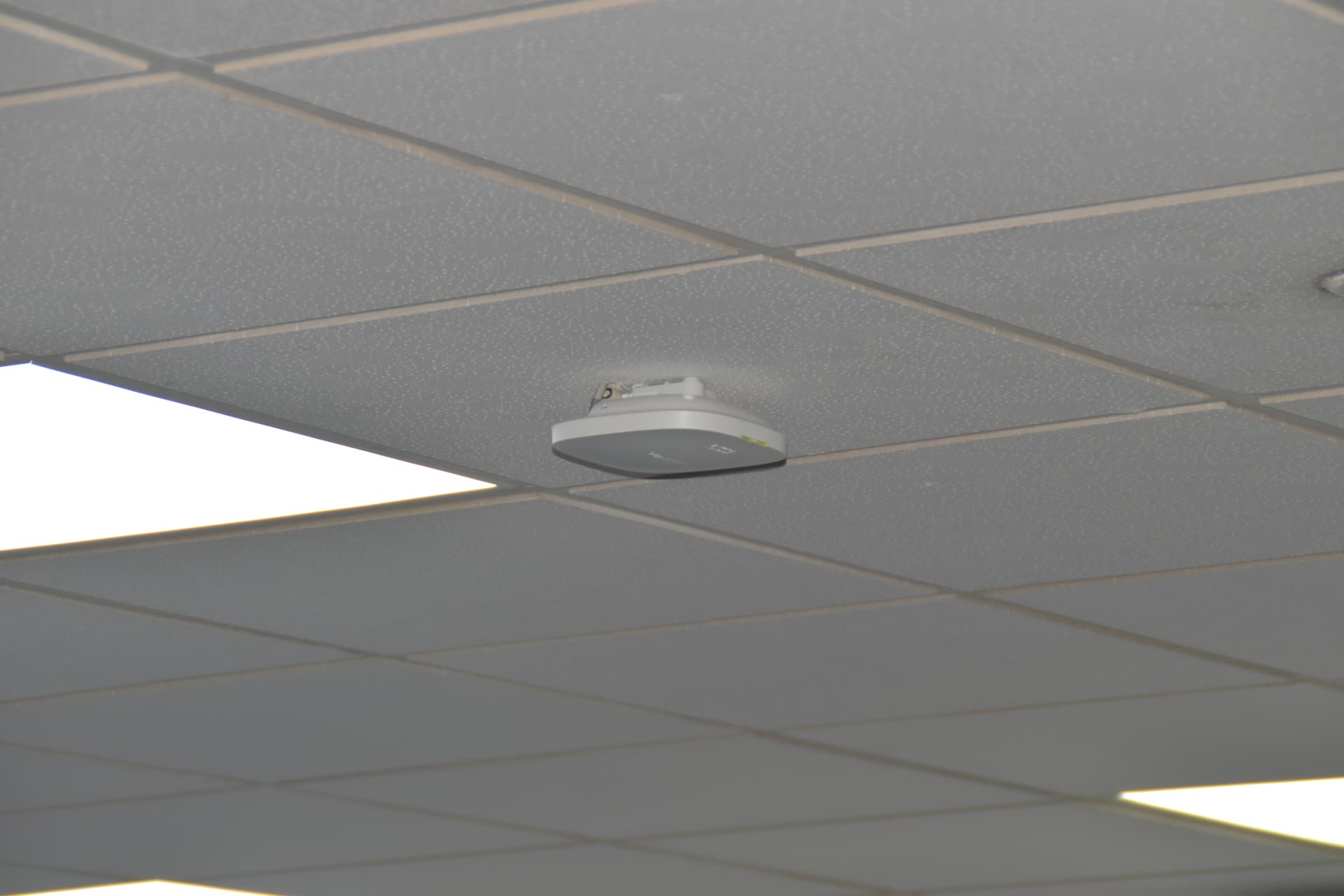 Aruba AP25 WiFi 6 4×4 MIMO ceiling-mount access point close-up — installed by Layerix Networking Experts, Bengaluru