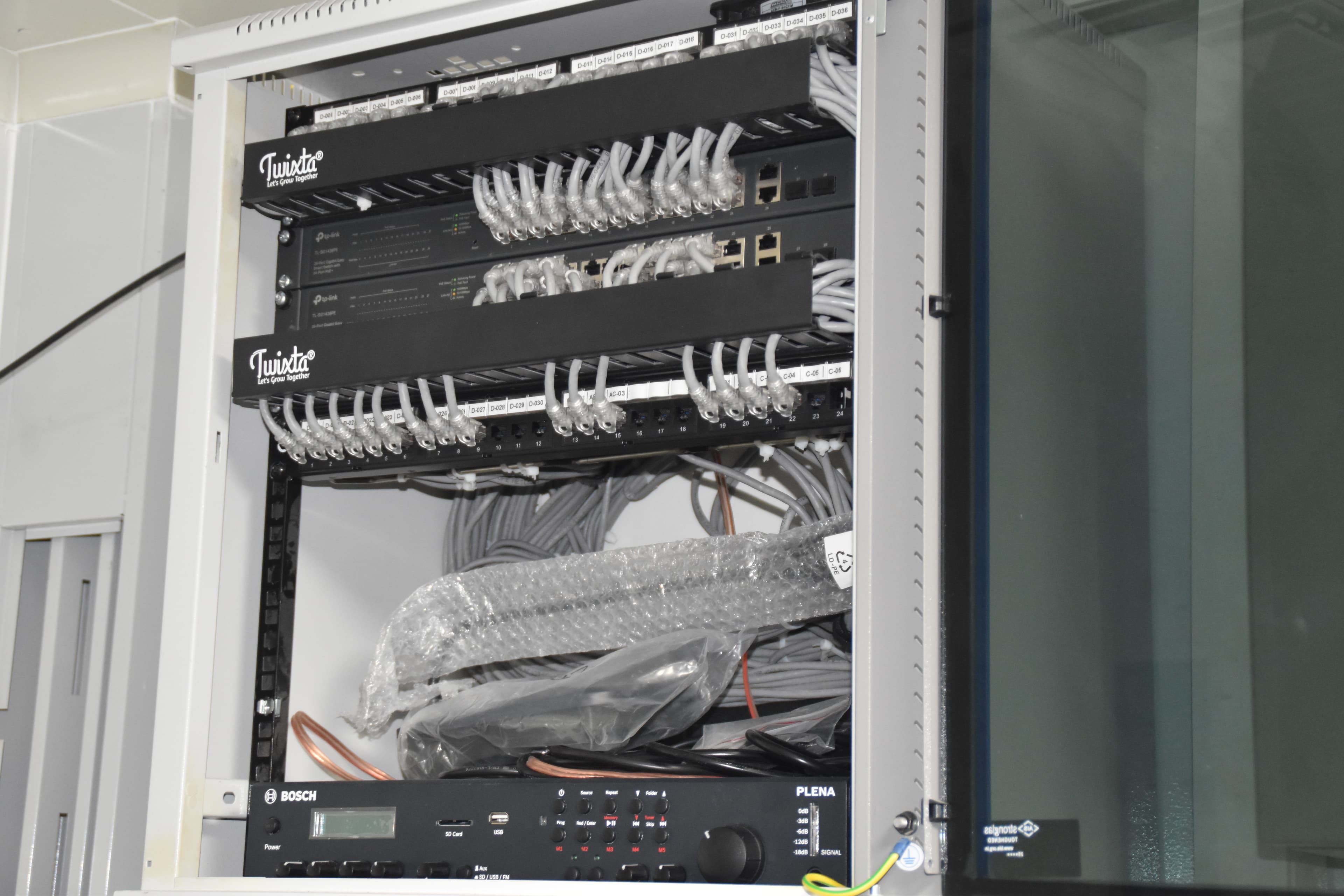 Hcg hospital cable dressing in rack